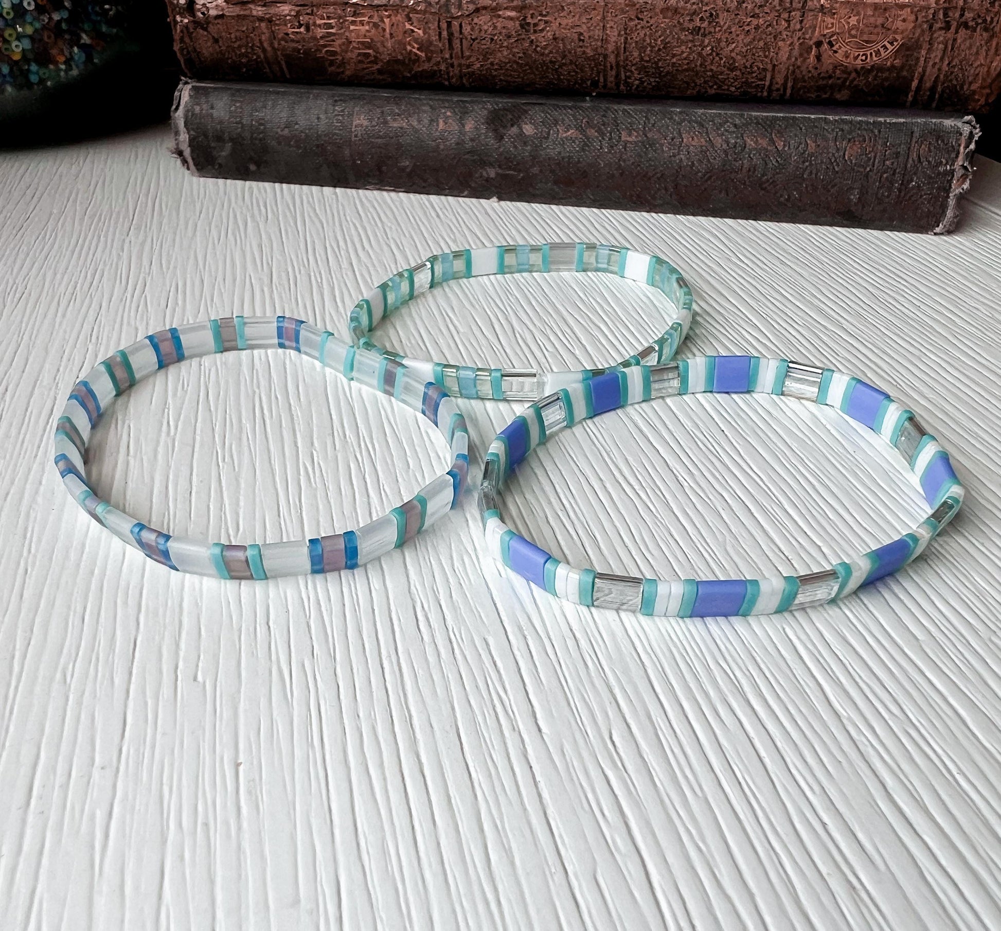 Adjustable Tila Bead Bracelet Elastic Stretch Band Comfortable Sizing Handmade Geometric Pattern Turquoise Blue Glass Beadwork Bohemian Beach Style Summer Jewelry Casual Accessory Coastal Fashion Women Artisan Crafted Quality Perfect Gift